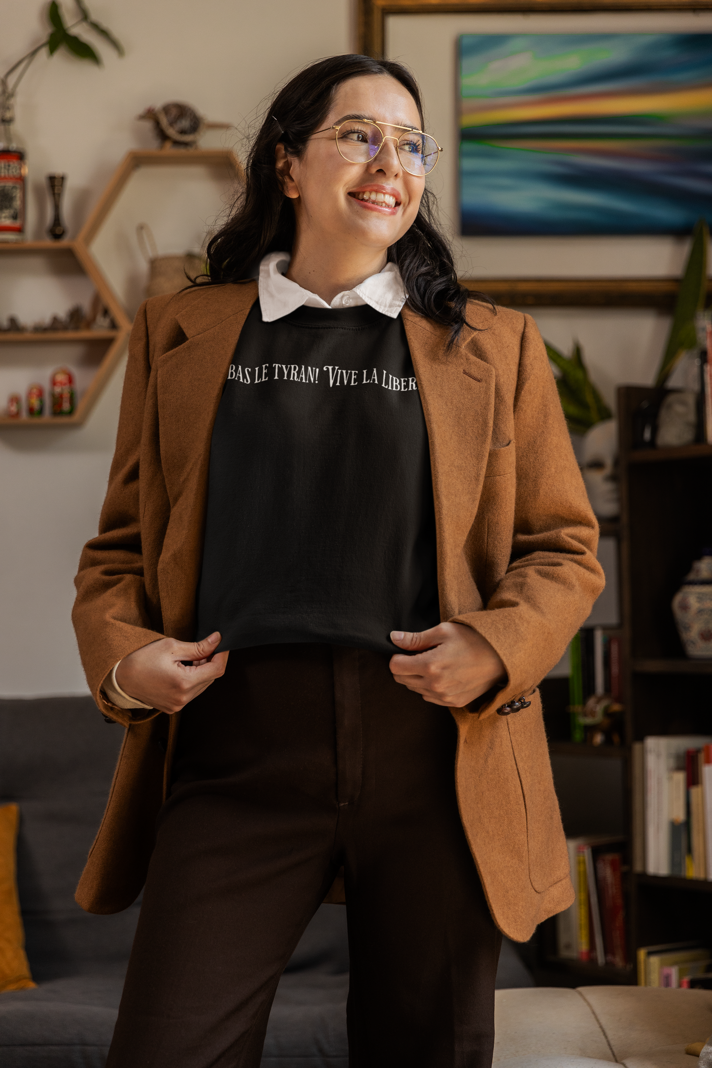 À bas le tyran! Vive la liberté! Comfy Unisex French Quote Sweatshirt